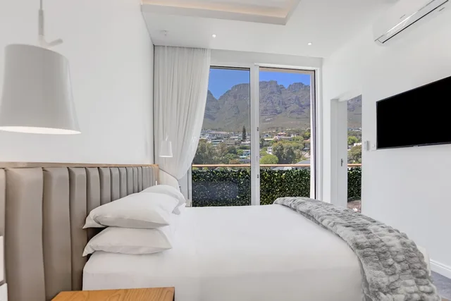 2 Bedrooms, Suite, 2 King Beds, The Marly Hotel 7/10