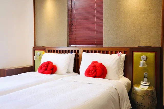 Deluxe, Twin Beds, Butterfly on Wellington 5/6