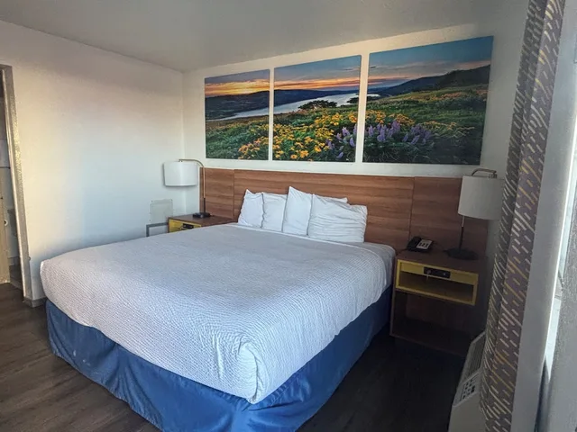 غرفة بسرير كينج، Days Inn & Suites By Wyndham Needles 2/6