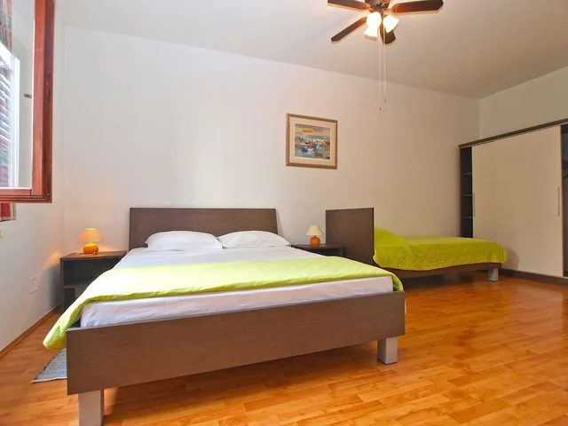 غرفة ثلاثية بسرير مزدوج وسرير فردي بغرفة نوم واحدة، Apartments Ivica 1452 3/6