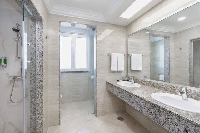 جناح جونيور بسريرين مزدوجين بشرفة مع أريكة، Hotel Riu Madeira 6/7