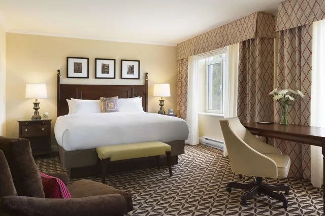 Fairmont, Queen Bed, Fairmont Le Manoir Richelieu 4/5