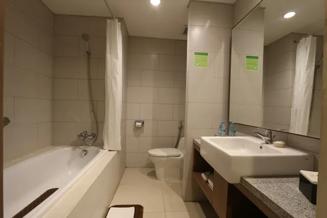 غرفة غراند ديلوكس بسرير كينج بحوض استحمام في طابق مرتفع، Grand La Walon Hotel 5/6