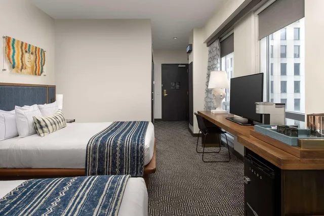 غرفة قياسية بسريرين كوين، The Troubadour Hotel New Orleans 3/5