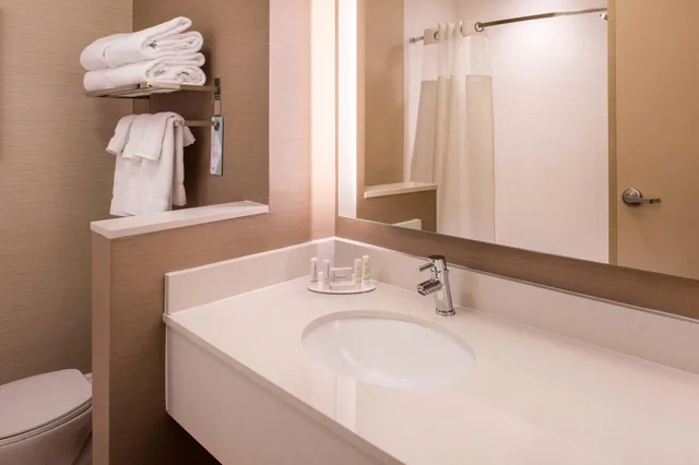 جناح بسرير كينج، Fairfield Inn Suites St Louis Westport 3/4