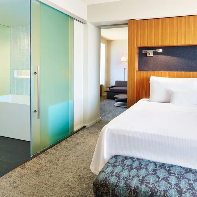 Suite, Club Floor, Corner, The Westin Galleria Dallas 1/3