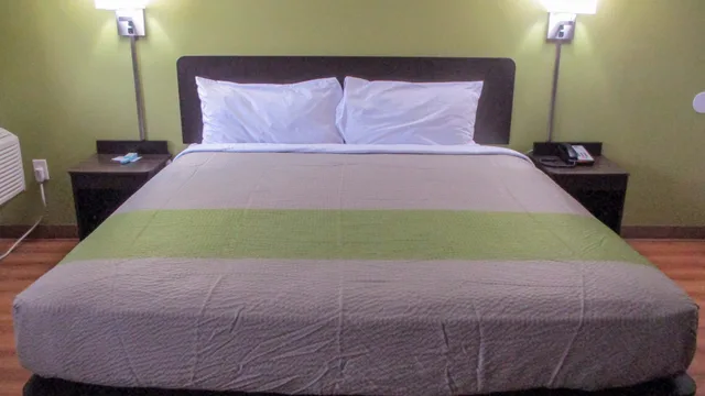 1 Queen Bed - Smoking, Micfridge، Motel6 North Olmsted, OH - Cleveland 4/6