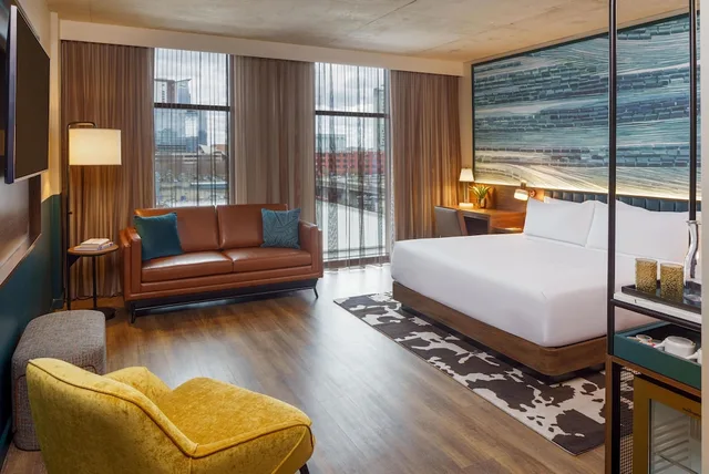 غرفة ديلوكس بسرير كينج، Caption by Hyatt Downtown Nashville The Gulch 2/6