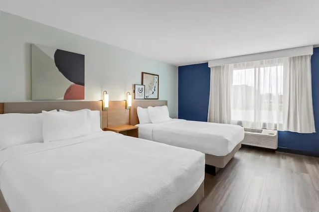 غرفة بسرير كينج لذوي الإعاقة، Spark by Hilton Oak Forest 3/4