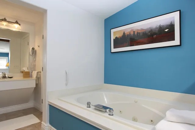 Lodge, Queen Bed، Inn at Occidental 4/7