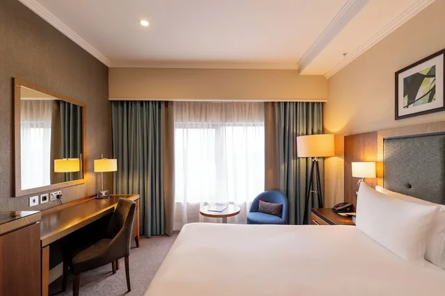 Deluxe, Queen Bed, DoubleTree by Hilton London Victoria 1/9