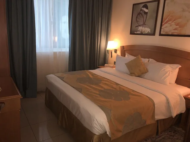 جناح بسرير كينج وسرير كوين بغرفتي نوم بمطبخ، Golden Tulip Sharjah- Hotel Apartments 3/10