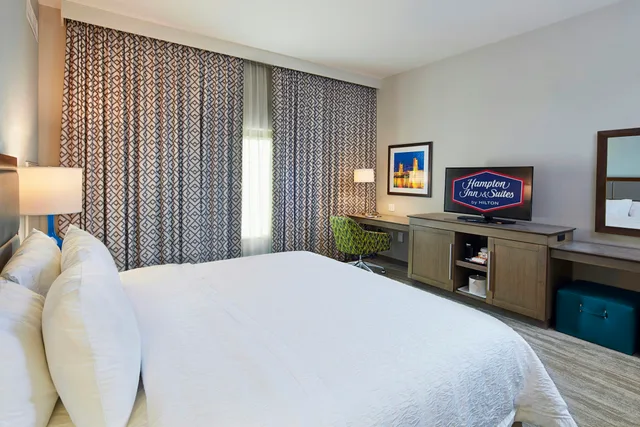 غرفة بسرير كينج لذوي الإعاقة، Hampton Inn and Suites Sacramento At Csus 1/6