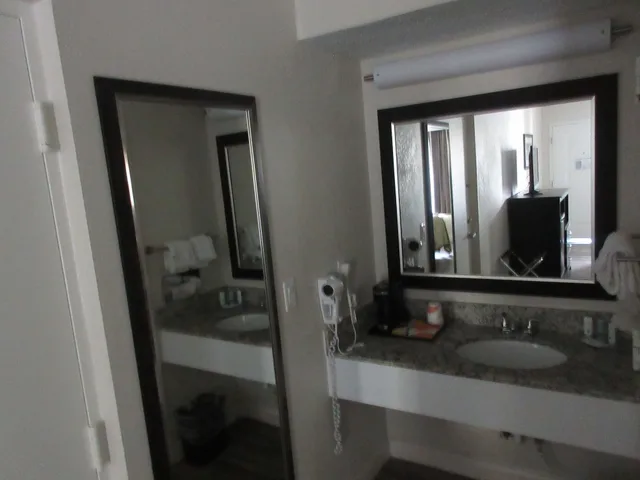 Standard, 2 Queen Beds, Quality Inn Palm Beach International Airport 6/7