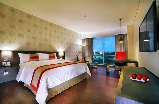 Deluxe Premiere، Aston Jember Hotel and Conference Center 1/8