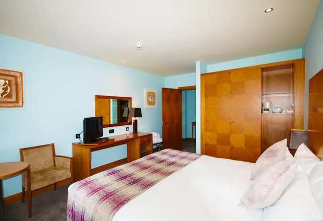 جناح عائلي بسرير كينج وسرير فردي، The Connacht Hotel 1/6