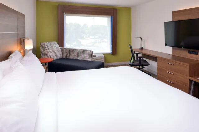 غرفة قياسية بسرير كينج، Holiday Inn Express And Suites Omaha 120th And Maple 2/5