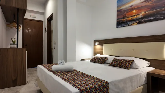 Triple Room City View 3 Adults، Hotel Santorini 2/4