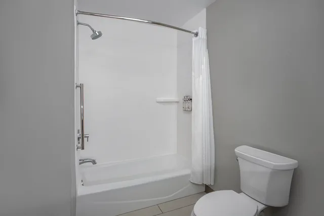 Leisure, King Bed, Holiday Inn Express Hotel Suites Clinton 4/4