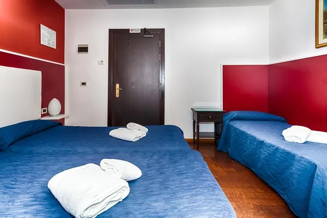 غرفة قياسية ثلاثية، Hotel Trieste 2/3