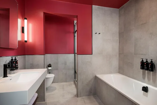 Rose, Suite، Radisson RED London Twickenham 4/8