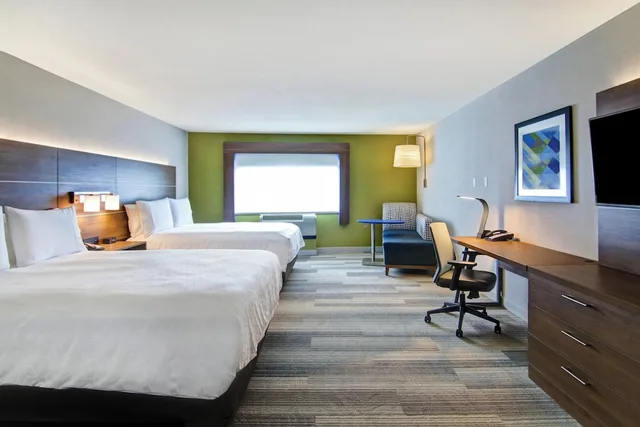 غرفة قياسية بسريرين كوين لذوي الإعاقة، Holiday Inn Express Hotel & Suites Toronto Markham 2/4