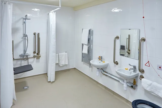 Wet, Classic, Double Bed, Craigside Manor 4/4