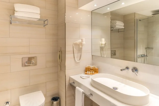غرفة ديلوكس بسرير مزدوج أو سريرين منفصلين بإطلالة على البحر بشرفة بغرفة نوم واحدة، On Live Hotel 5/6