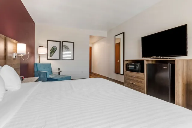 Suite, 1 King and 2 Queen Beds, Best Western Plus Casa Grande Inn & Suites 1/9