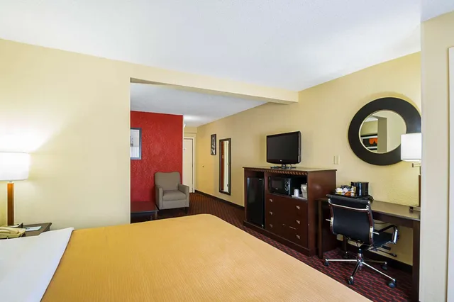 جناح بسرير كينج، Quality Inn & Suites Hagerstown 2/2