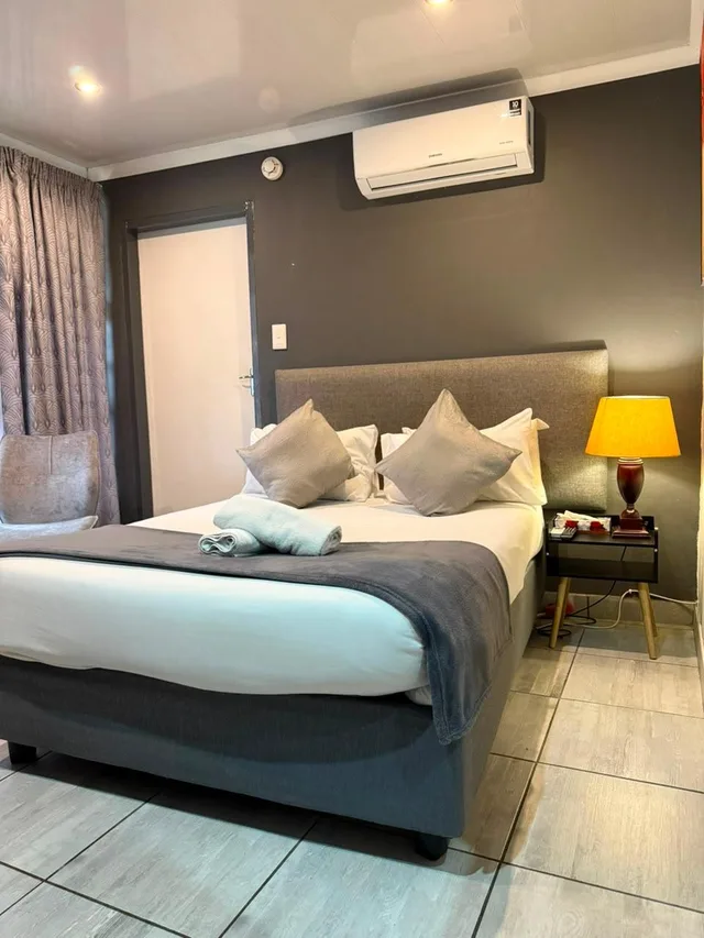 غرفة بسرير مزدوج بشرفة، Marion Lodge 1/3