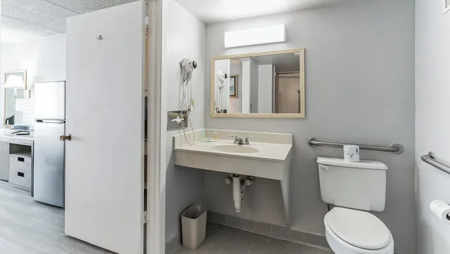 Standard, King Bed, Kitchenette, Accessible, Home 1 Suites Extended Stay - Kissimmee 3/4