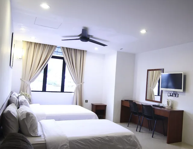 غرفة عائلية بسرير كوين وسرير فردي مع أريكة، Ag Hotel Penang 1/2