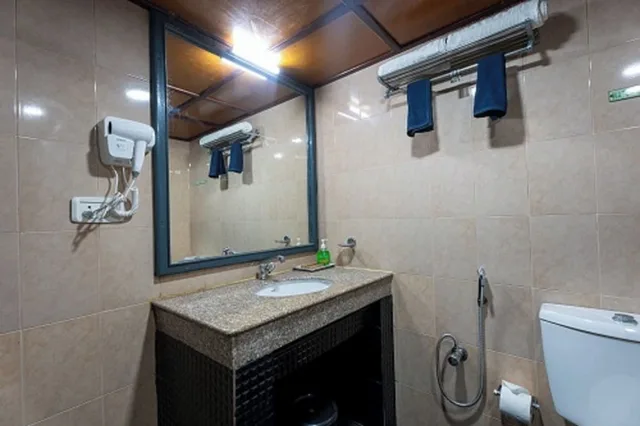غرفة بريميوم بسرير كوين، Hotel Mainak 8/10