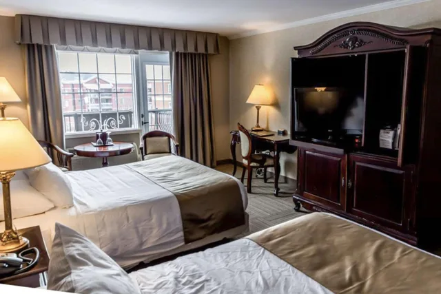 Superior, King Bed, 2 Queen Beds, Partial Lake View، St Christophe Hotel Spa Ascend Hotel Collection 4/4