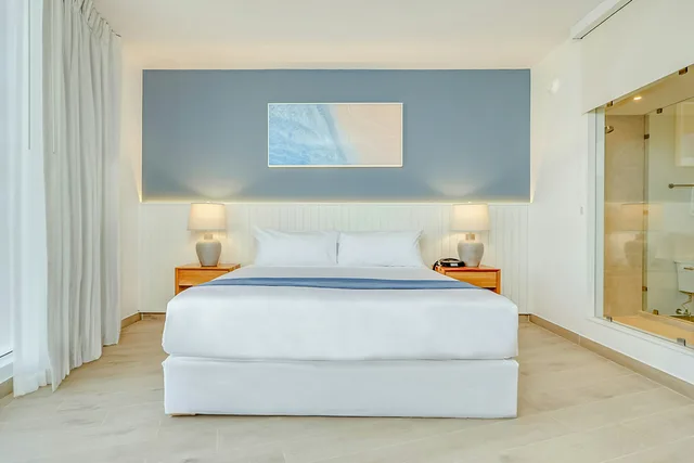 غرفة بريميوم بسرير كينج بإطلالة على البحر، Fort George Hotel And Spa 1/6