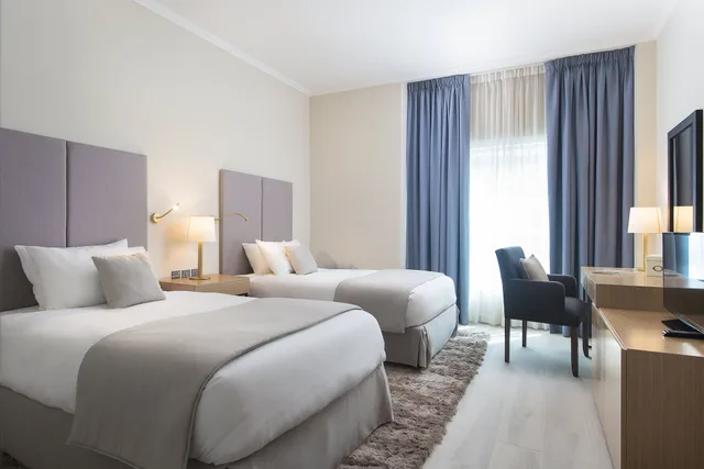 إقامة تنفيذية بسرير كينج وسريرين فرديين بإطلالة على المدينة بـ3 غرف نوم، Centara West Bay Hotel and Residences Doha 2/10
