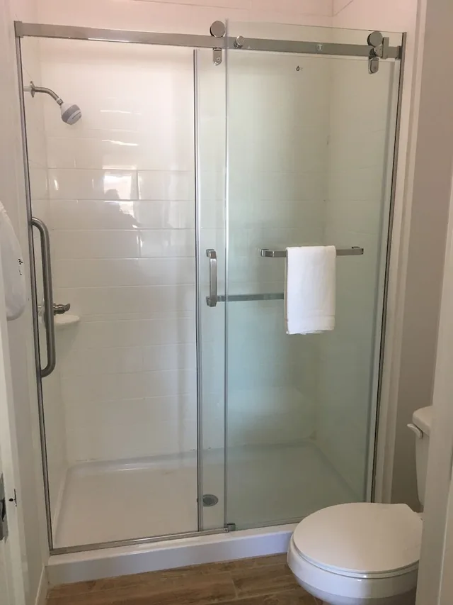 جناح بسرير كينج، Hampton Inn McPherson KS 2/2