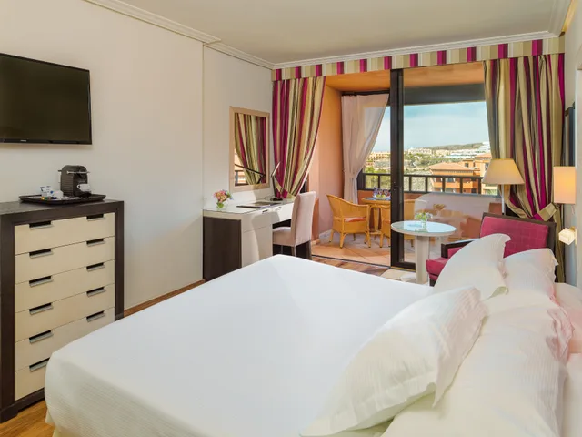 غرفة بريفيليج بسرير مزدوج، H10 Costa Adeje Palace 2/4