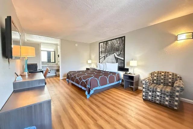 غرفة قياسية بسرير كينج، Super 8 by Wyndham Hardeeville/Savannah North 7/10