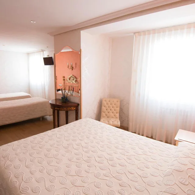 غرفة ثلاثية، Hotel Julia 1/1