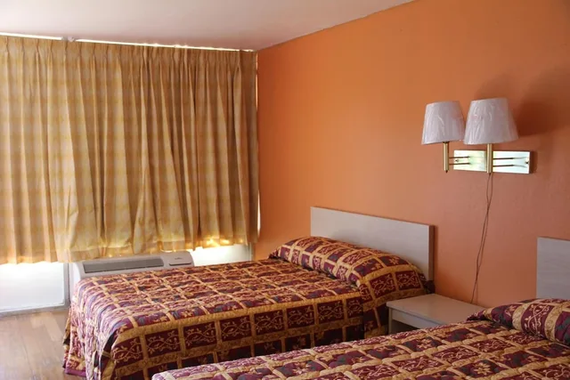 غرفة بسريرين مزدوجين، LoneStar Inn & Suites 7/10