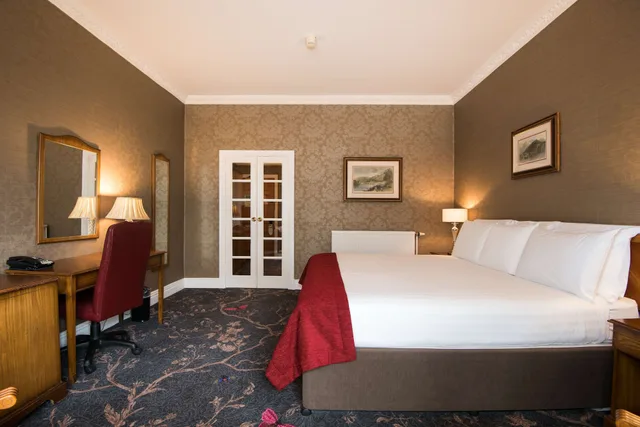 غرفة كلاسيكية بسرير كينج بإطلالة على الحديقة بشرفة، Kingsmills Hotel 1/5