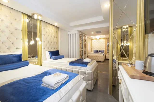 غرفة ديلوكس رباعية بسرير مزدوج وسريرين منفصلين، Les Lion Luxury hotel & spa 1/4