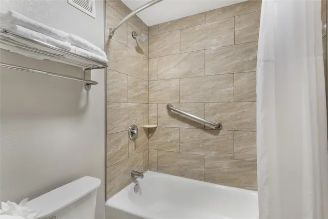 غرفة قياسية بسرير كينج، Best Western Asheville -Blue Ridge Parkway 4/4