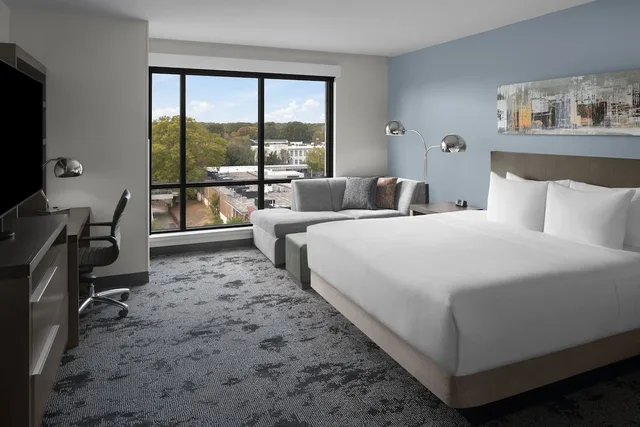غرفة بسرير كينج بإطلالة على المدينة، Hyatt House Raleigh Downtown / Seaboard Station 1/2