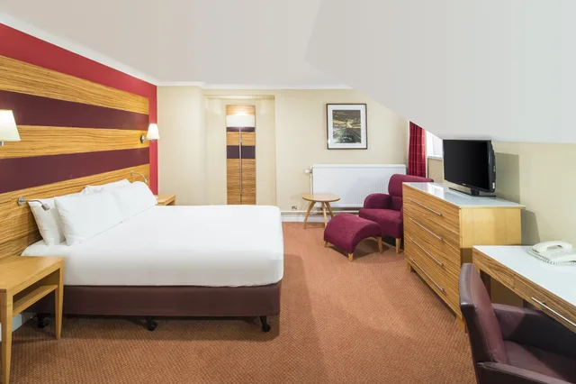 غرفة بريميوم بسرير كينج مع دخول صالة النادي، Crowne Plaza Chester 1/5
