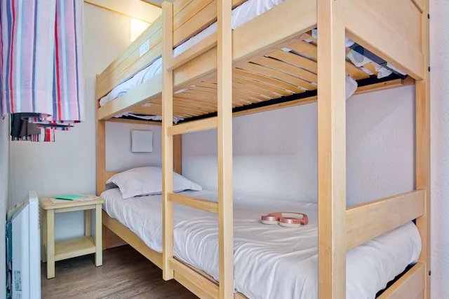 1 Bedroom, Renovated, Apartment, Bunk Bed, Garden View, 2 Sofa, Balcony or Terrace، RESIDENCE PIERRE ET VACANCES LA PINEDE 2/8