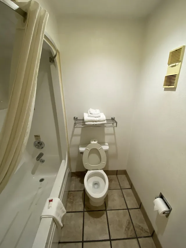 Room, King Bed, Smoking, Super 8 By Wyndham Metropolis 10/10
