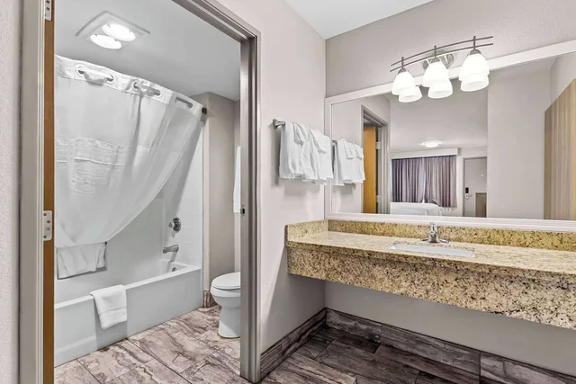 غرفة قياسية بسريرين كوين، Days Inn by Wyndham Buckeye 7/8